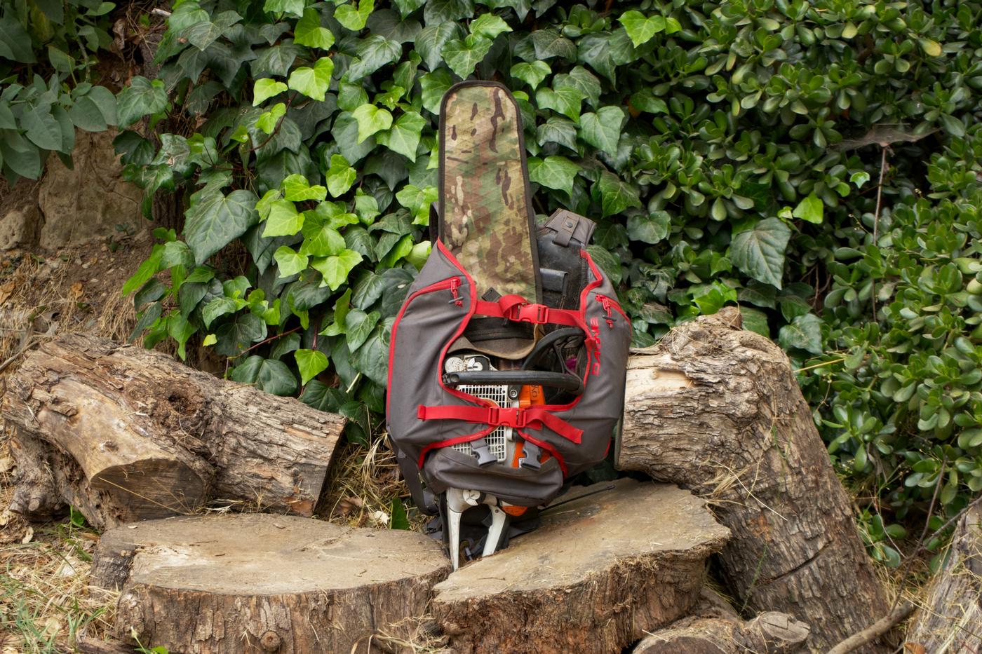 Illustrative example of chainsaw backpack